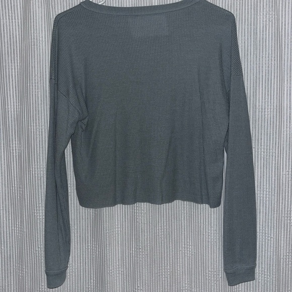 American Eagle Shirt Womens Medium Green Waffle Knit Cropped Henley Streetwear - Picture 2 of 2